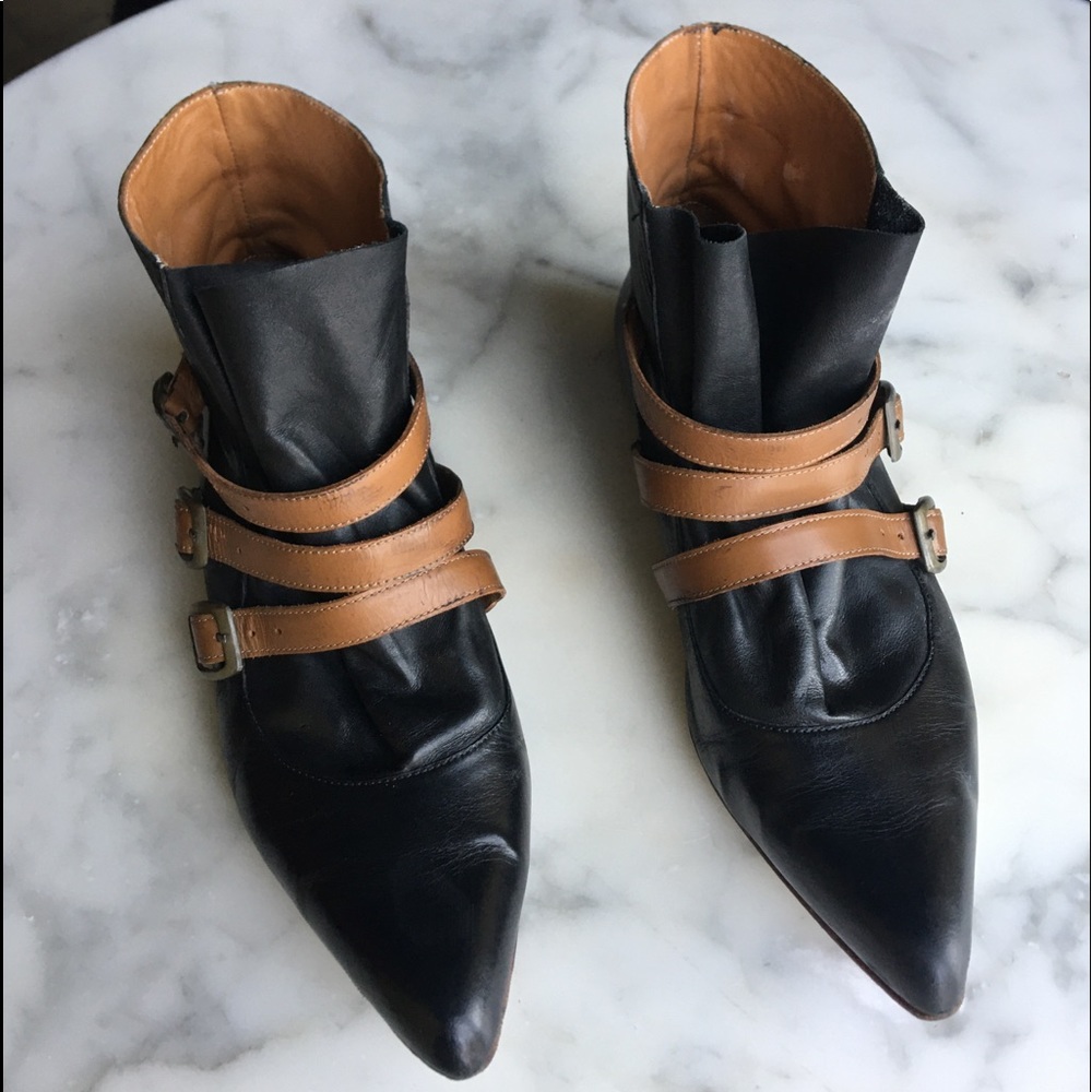 Flat, belted booties